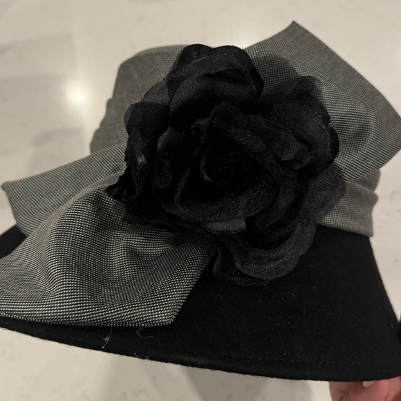 Derby / Church hat Whittall & Shon Vintage Wool Felt with Bow - Picture 3 of 5